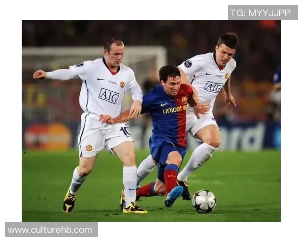 足球巨星亲自带领儿子训练揭秘父爱与技艺并行的成长之路